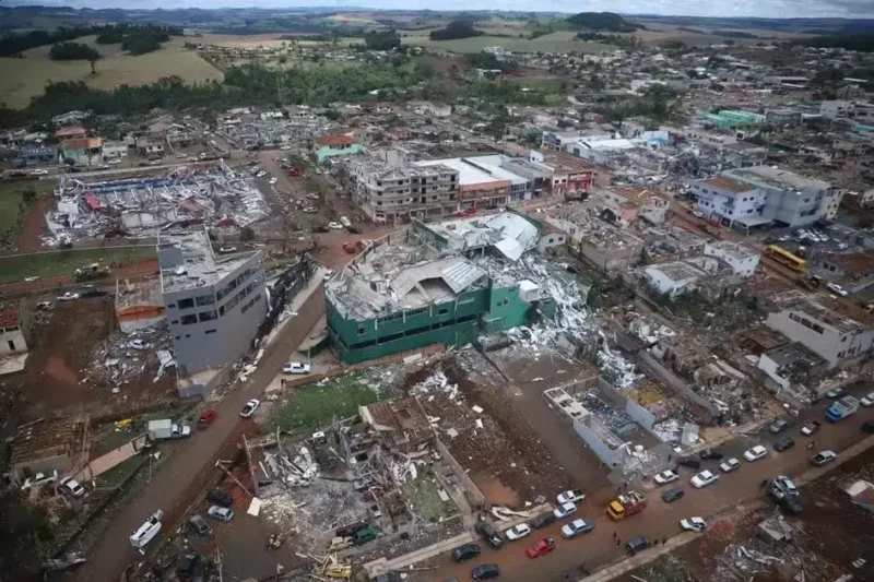 Rio Bonito do Iguaçu enfrenta reconstrução após tornado devastador