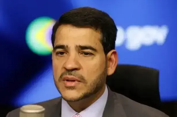 Senadores da oposição querem derrubar indicação de Messias ao STF