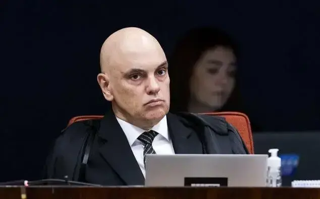 STF libera visita de filhos à prisão de Bolsonaro