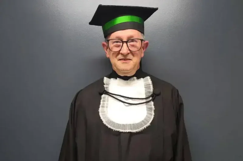 Taxista de 77 anos faz Enem com a neta para estudar Psicologia Taxista de 77 anos faz Enem com a neta para estudar Psicologia