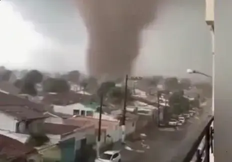 Tornado no Paraná deixa mortos, feridos e destruição