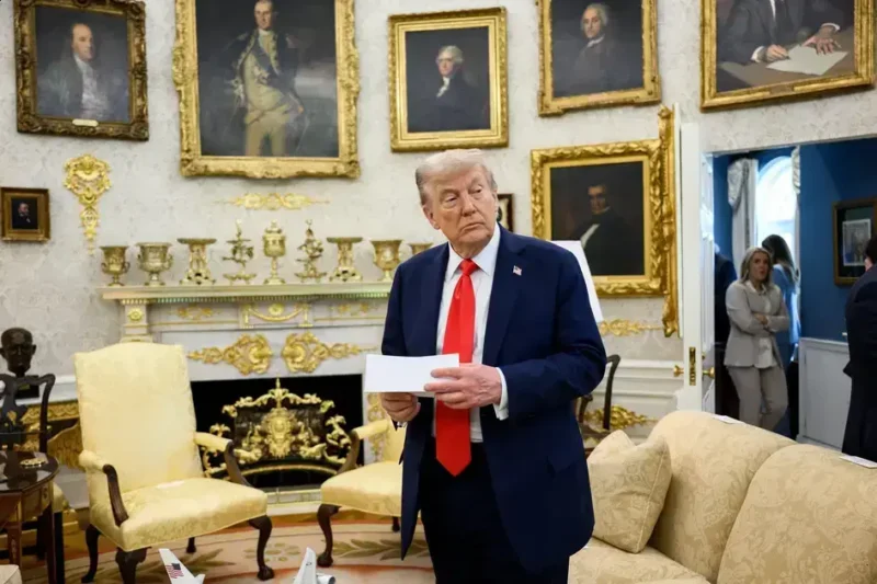 Trump alerta prejuízo de US$ 3 trilhões sem tarifas Trump alerta prejuízo de US$ 3 trilhões sem tarifas