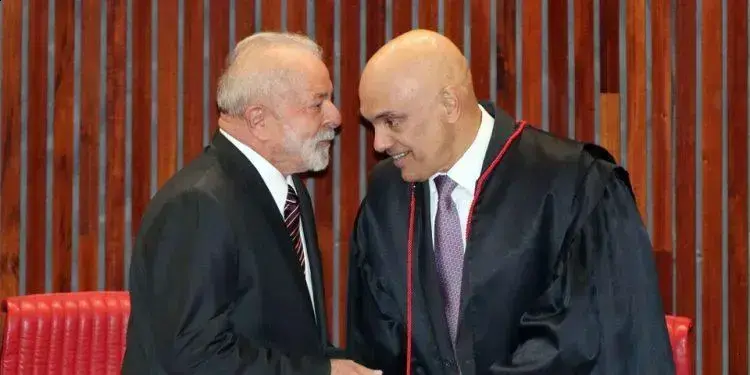 Alexandre de Moraes agradece Lula após retirada da Magnitsky Alexandre de Moraes agradece Lula após retirada da Magnitsky