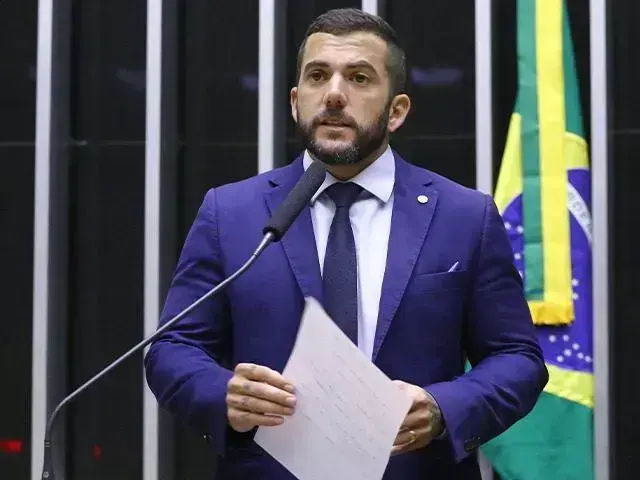 Carlos Jordy se manifesta após operação da PF e denuncia perseguição