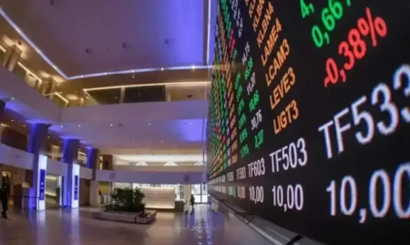 Ibovespa fecha com queda de 4,31% em reação a cenário eleitoral Ibovespa fecha com queda de 4,31% em reação a cenário eleitoral