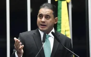 PF realiza buscas contra senador Weverton Rocha por fraudes no INSS