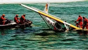 Piloto morre em acidente aéreo na Praia de Copacabana