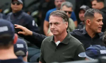 TRF-6 mantém seguranças de Bolsonaro e derruba liminar TRF-6 mantém seguranças de Bolsonaro e derruba liminar