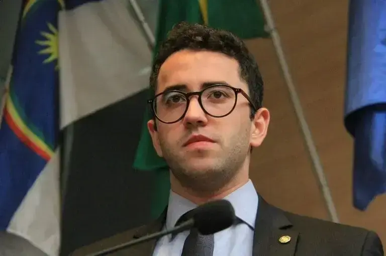 Vereador denuncia superfaturamento na orla de Boa Viagem