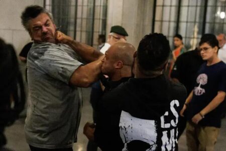 Agressões entre grupos na USP marcam ato do 8 de janeiro