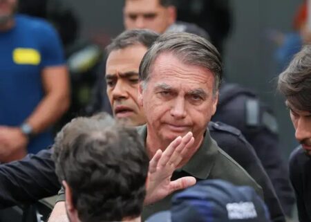 Alexandre de Moraes autoriza exames médicos para Bolsonaro após queda na prisão