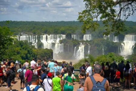 Cataratas do Iguaçu registram recorde histórico de visitantes em 2025