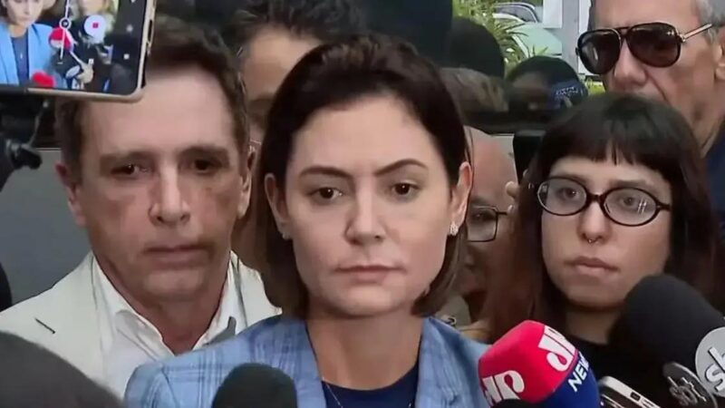 Críticas de Michelle e Carlos à negativa de prisão domiciliar de Bolsonaro