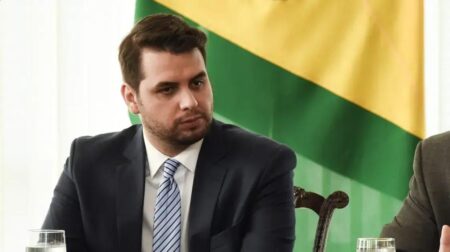 Defesa de Filipe Martins solicita manifestação da PGR sobre prisão preventiva