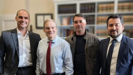 Eduardo Bolsonaro se reúne com deputado dos EUA e fala sobre liberdade de expressão