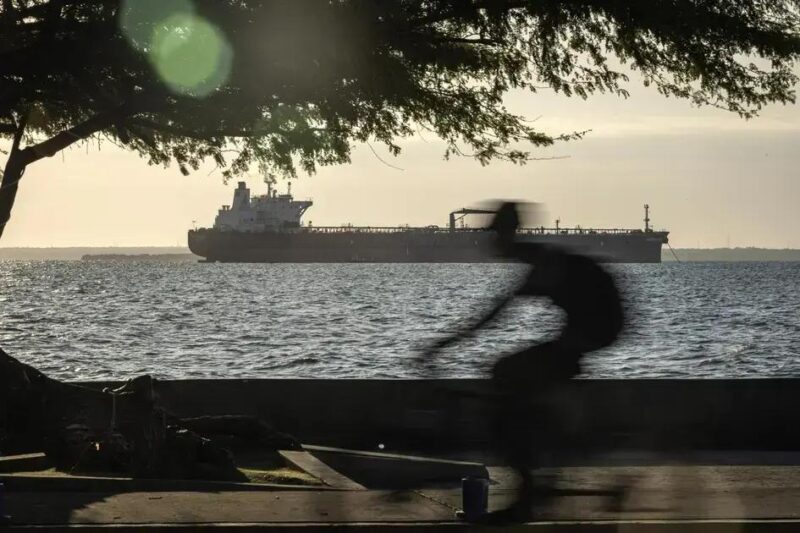 EUA abordam petroleiro que desafiou bloqueio na Venezuela