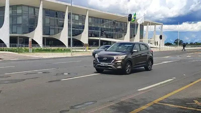 Governo Lula cerca Palácio do Planalto antes de manifestação de Nikolas Ferreira