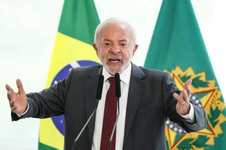 Lula celebra inflação abaixo de 5% com dados do IBGE