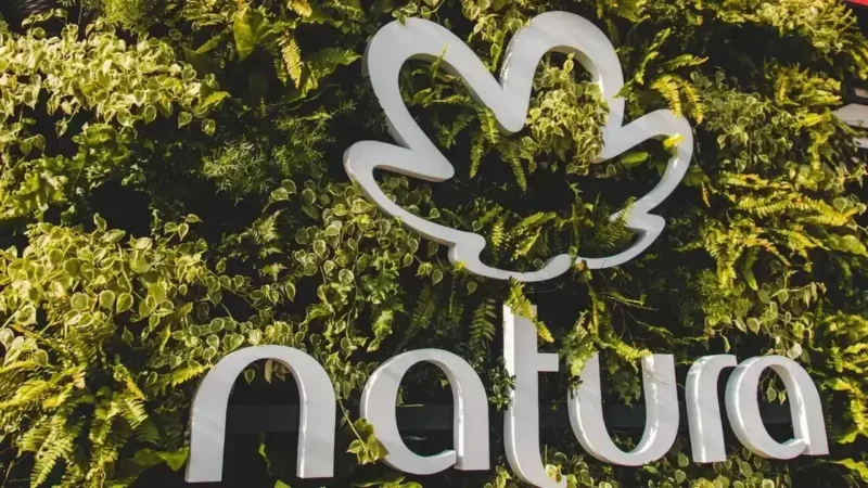 Natura conclui venda da Avon International e foca na América Latina