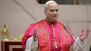 Papa Leão XIV defende a liberdade de expressão em encontro com diplomatas