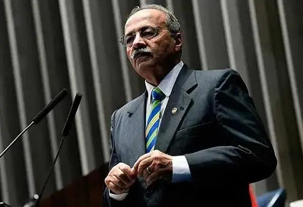 PGR pede arquivamento de inquérito sobre senador flagrado com dinheiro na cueca