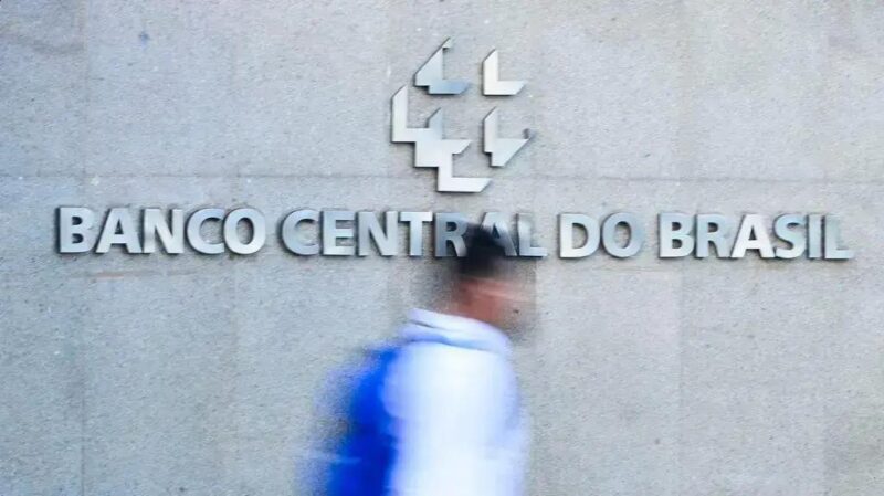 Polêmica sobre influenciadores ataca Banco Central em investigação da PF