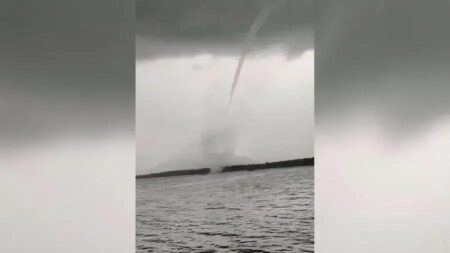 Tromba d’água assusta moradores em São Francisco do Sul, SC