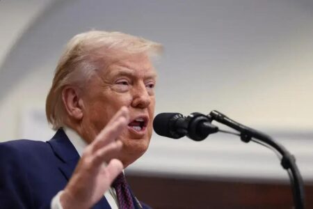 Trump impõe tarifa de 25% a países que negociam com o Irã e afeta o Brasil