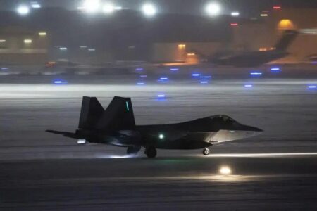 Ex-piloto da Força Aérea dos EUA preso por treinar pilotos chineses Ex-piloto da Força Aérea dos EUA preso por treinar pilotos chineses