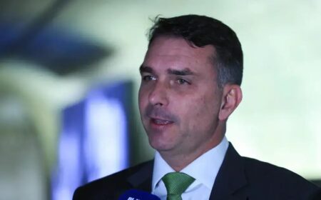Flávio Bolsonaro critica nota do Itamaraty sobre ataques ao Irã