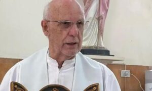 Papa Leão XIV presenteia padre Júlio Lancellotti com rosário