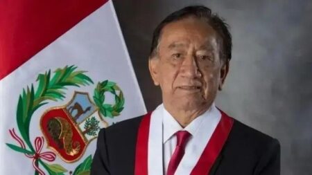 Presidente interino do Peru Balcázar irá a julgamento por apropriação Presidente interino do Peru Balcázar irá a julgamento por apropriação
