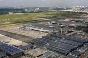 Guarulhos opera com apenas uma pista por um mês; voos serão reduzidos