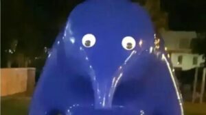 Jovem condenada por vandalizar escultura pública na Austrália e multada