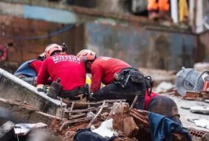 Menino de 9 anos encontrado em Juiz de Fora; Minas soma 65 mortos