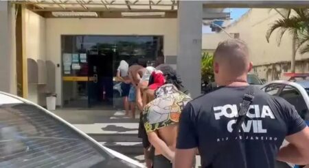 Polícia prende oito por ataque a capivara no Jardim Guanabara Polícia prende oito por ataque a capivara no Jardim Guanabara