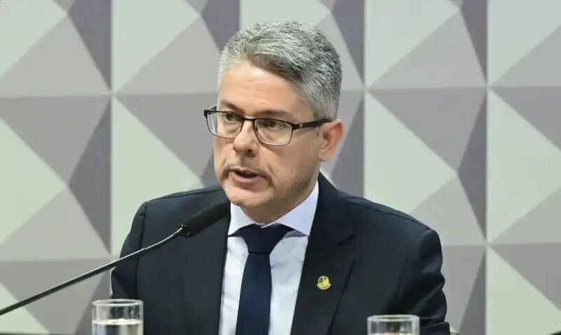 Alessandro Vieira pede à PGR arquivamento de ação de Gilmar Mendes