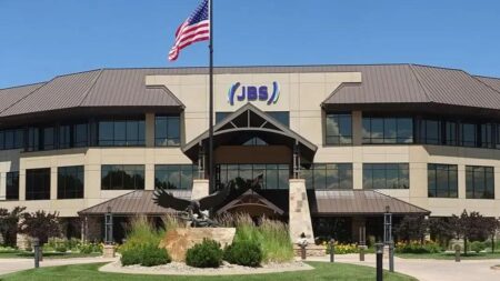 Funcionários da JBS encerram greve de 3 semanas e retomam trabalho Funcionários da JBS encerram greve de 3 semanas e retomam trabalho