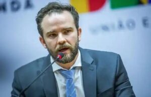 Governo Lula estuda liberar FGTS para renegociar dívidas