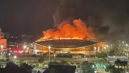 Incêndio atinge velódromo do Parque Olímpico do Rio e mobiliza bombeiros