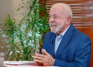 Lula critica senadores com mandato de 8 anos: 'pensa que é Deus'