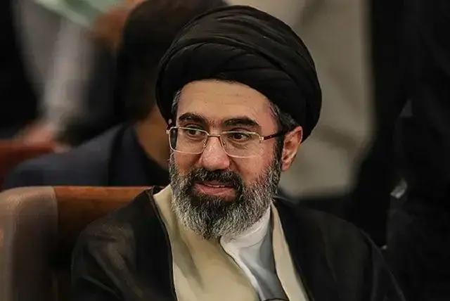 Novo líder do Irã promete vingança e anuncia nova fase no Estreito de Ormuz