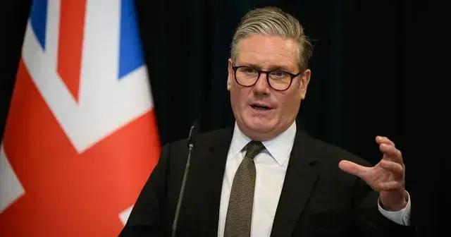 Starmer admite erro em nomeação de embaixador ligado a Epstein