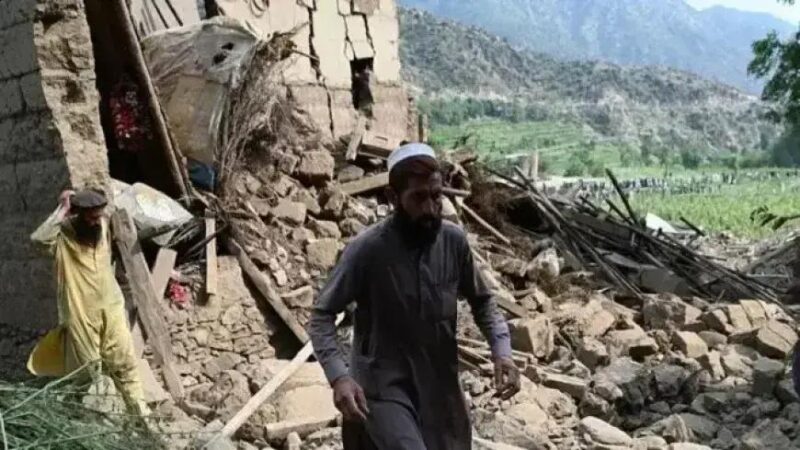 Terremoto de 5,8 no Afeganistão deixa 12 mortos e destrói casas