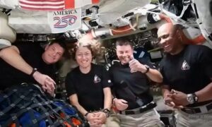 Trump parabeniza tripulação da Artemis II após retorno e recorde lunar